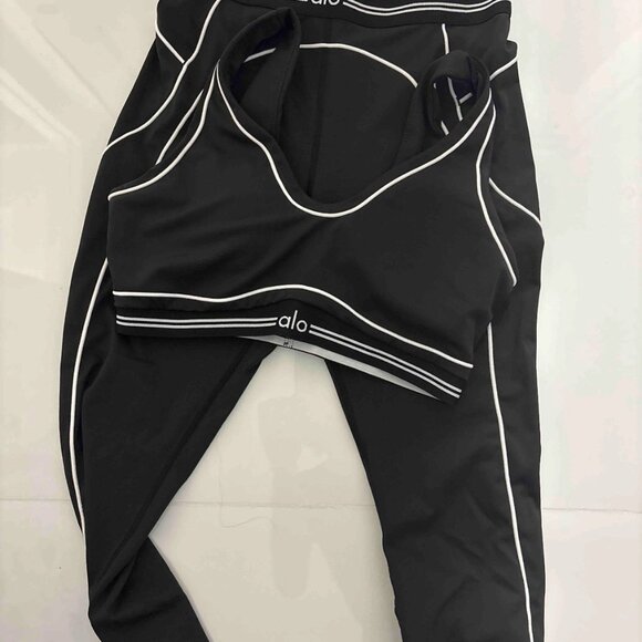 Alo Yoga Black Bra + Leggings Set - Picture 4 of 4